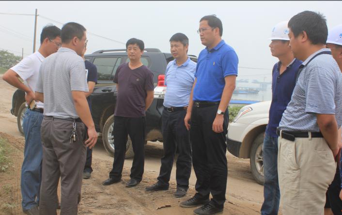 陈翔县长一行赴赣江东岸防洪堤南延工程视察